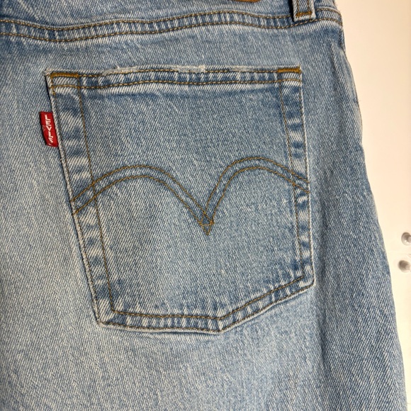 Levi's Women's Light washed Blue Jeans. Sz 27, Inseam 26.5 and button fly. - Picture 5 of 15